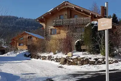 Image de Gîte au rez de chaussée d'un vrai chalet en Madriers, ancien atelier du peintre
