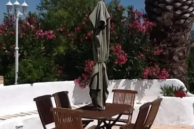 Incroyablement ferme restaurée avec piscine privée, vue panoramique et grand jardin