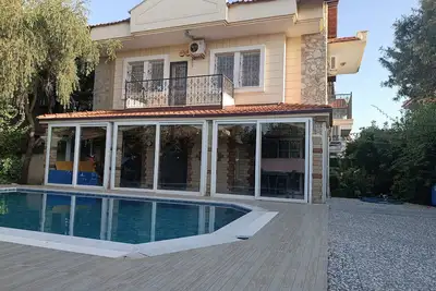 Image de Pour toute la famille 10 minutes de la plage. Piscine privée.