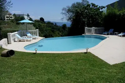 Image de Villa avec piscine, vue mer 10 min des plages
