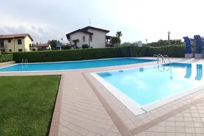 Image de Charmant appartement, dans une petite résidence avec piscines à la campagne
