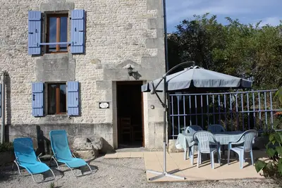 Image de Ferme rurale magnifiquement restaurée avec piscine, bien située
