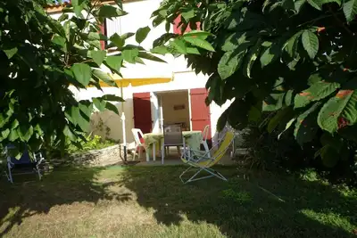 Image de T2 en rdc de villa accès jardin de plain pied avec terrasse