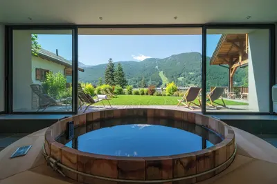 Image de Serre-Chevalier : Chalet de luxe 5*, Espace spa, skiroom, vue panoramique