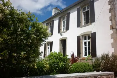 Image de Près des plages, \"Les Hortensias\", maison au calme avec jardin, vue mer.