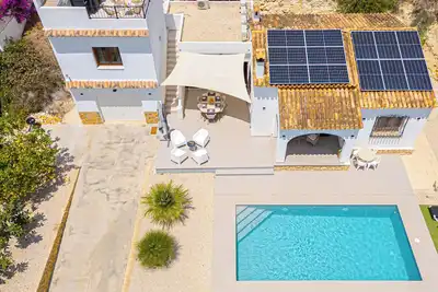 Image de Maison très confortable avec piscine privée