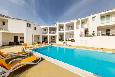 Image de appartement moderne à 5 min de la mer avec piscine, climatisation et wi-fi