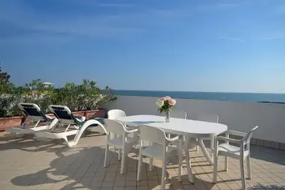 Image de Special Magnifique penthouse avec une grande terrasse face à la mer