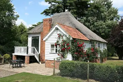 Piscine chauffée, sur 5 hectares, grand jardin, chien