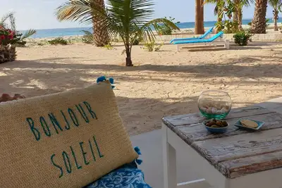 Image de Maison de plage confortable dans la première rangée - vacances à la mer