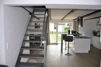 Image de haut! Appartement pour 4 personnes, 2 chambres, grande cuisine, 1 salle de bain front de mer