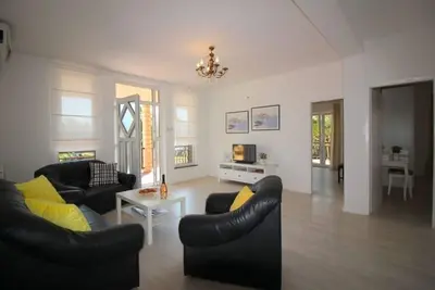 Image de Appartement à Poreč avec terrasse, climatisation, Wi-Fi, lave-vaisselle (4400-10)
