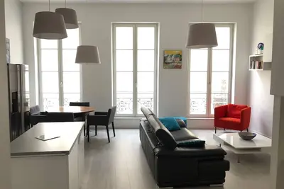 Image de appartement d'exception hyper centre historique de La Rochelle classé 4****