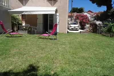 Image de Nice independent studio on the ground floor of a villa in L estaque Mourepiane.