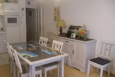 Image de Apt. 3*4\/6p, RdC 2ch, Printemps Mer(parking et wifi gratuits), Près port, rest, . .