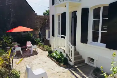 Image de Villa avec jardin au coeur de la CĂ´te des Isles proche des plages