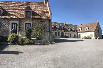 Image de Gite avec piscine au Domaine Du Vieux Chateau Ă Tingry sur la cĂ´te d'opale