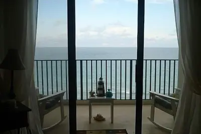 Image de Bel appartement surplombant l'océan et la baie.