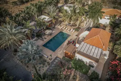 Oasis tropicale privée avec piscine d'eau salée, jardins luxuriants, à quelques minutes de la plage