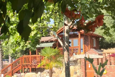 Image de Unique Cabin sur la propriété partagée de 6 acres! Parfait pour les amateurs de moto! !