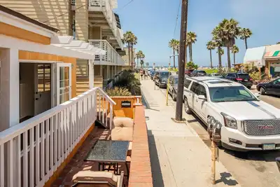 Image de Hermosa Beach Classic 3 chambres 2 salles de bain Bungalow 1/2 bloc à la plage 5 étoiles