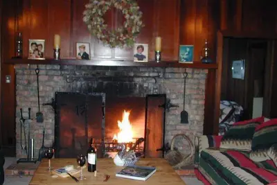 Image de The Hideaway: 4 Bdr Russian River cabine avant à Guerneville w / quai
