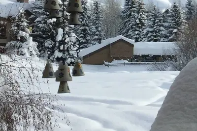 Image de La saison de ski commence le 28 novembre! Réservez dès maintenant notre paradis hivernal à des tarifs avantageux.