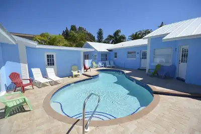 Image de Tout Neuf! Luxury 1 Bed Villa # 2 Pool View - à pied de la plage