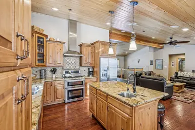 Image de Magnifique chalet sur la cĂ´te ouest de Tahoe!