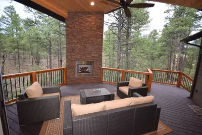 Image de Nouveau $ 650k Home, 2 acres de terrain, Private, Tall Pines, zone exclusive! Aucun Escalier **
