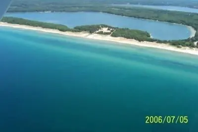 Bord de l'eau, vue magnifique, plage privée et quai, couchers de soleil