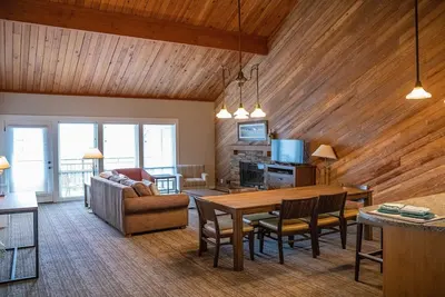 Image de Belle 2 chambres, 2 salles de bain Seventh Mountain Condo