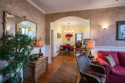 Image de Unité du centre-ville pour 4 personnes privé, spacieux, confortable avec un emplacement idéal