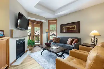 Image de Copper One, unité 5 étoiles, RÉNOVÉ, 6 couchages, ÉTAPES à soulever, wifi Gratuit, parking!