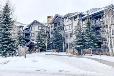 Image de Ski-In / Gondola-Out, Walk To Town From Mountain Thunder 2br / 2ba Corner End Unit