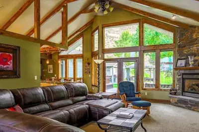 Image de Wunder House - Gorgeous! Sleeps 14 w/ Hot Tub, Local Golf 50% Off!