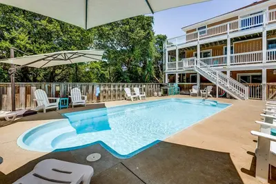 Corolla Crush | 50 m de la plage | Piscine privée, bain à remous