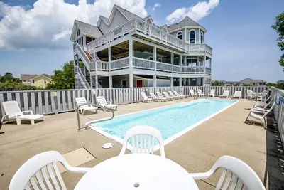 Point de vue | 300 m de la plage | Chiens bienvenus, piscine privée, bain à remous