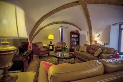 Image de Lg. Entièrement restauré Apt dans un palais du XVIe siècle Orvieto Center