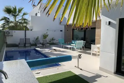 Image de Villa Moderne Nouvelle Construite Pour 6 Personnes Avec Piscine PRIVÉE CHAUFFÉE