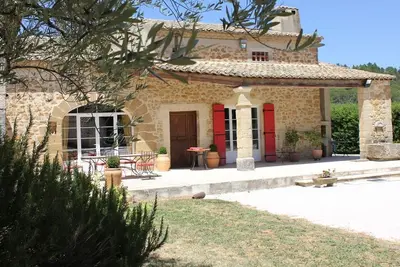 Image de Mas familiale en Provence sur vignoble avec piscine au charme authentique