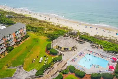 Image de Emerald Isle Oceanfront Condo à Pebble Beach. 3br, 2ba.