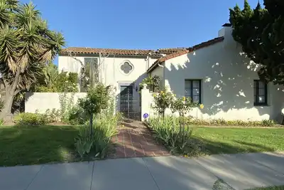 Image de La mission de Santa Barbara est votre cour avant - Location de vacances Landmark