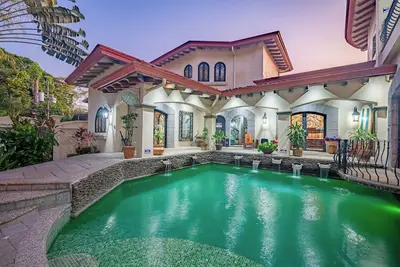 Image de 6br \/ 5 sur mesure. 5ba Villa Pool and Daily Maid Service, à 200m de la plage