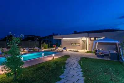 Image de Nouvelle villa moderne avec piscine chauffée, Fazana, Pula, Croatie