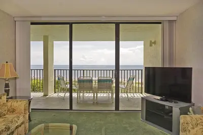 Image de Penthouse Front De Plage avec balcon privé - Chambre principale et salon sur l'océan