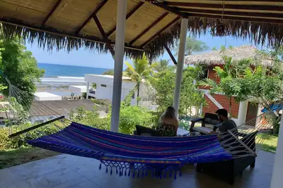 Image de 3 chambres 3 salles de bain Maison récemment rénovée Accès direct à la plage privée