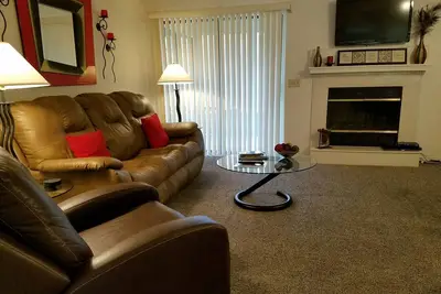 Image de Pas d'escalier! ! Entrer! Animaux acceptés! @ Pointe Royale! WiFi gratuit ~ Cheminée ~ Propre