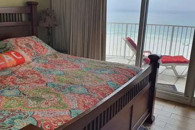 Image de Luxury Ocean Front Condo.