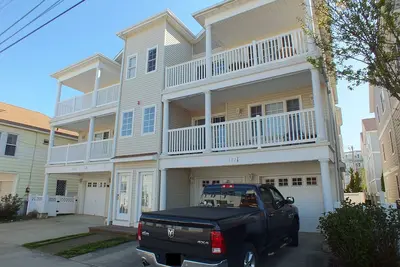 Image de Juste un pâté de maisons de la plage et Boadwalk